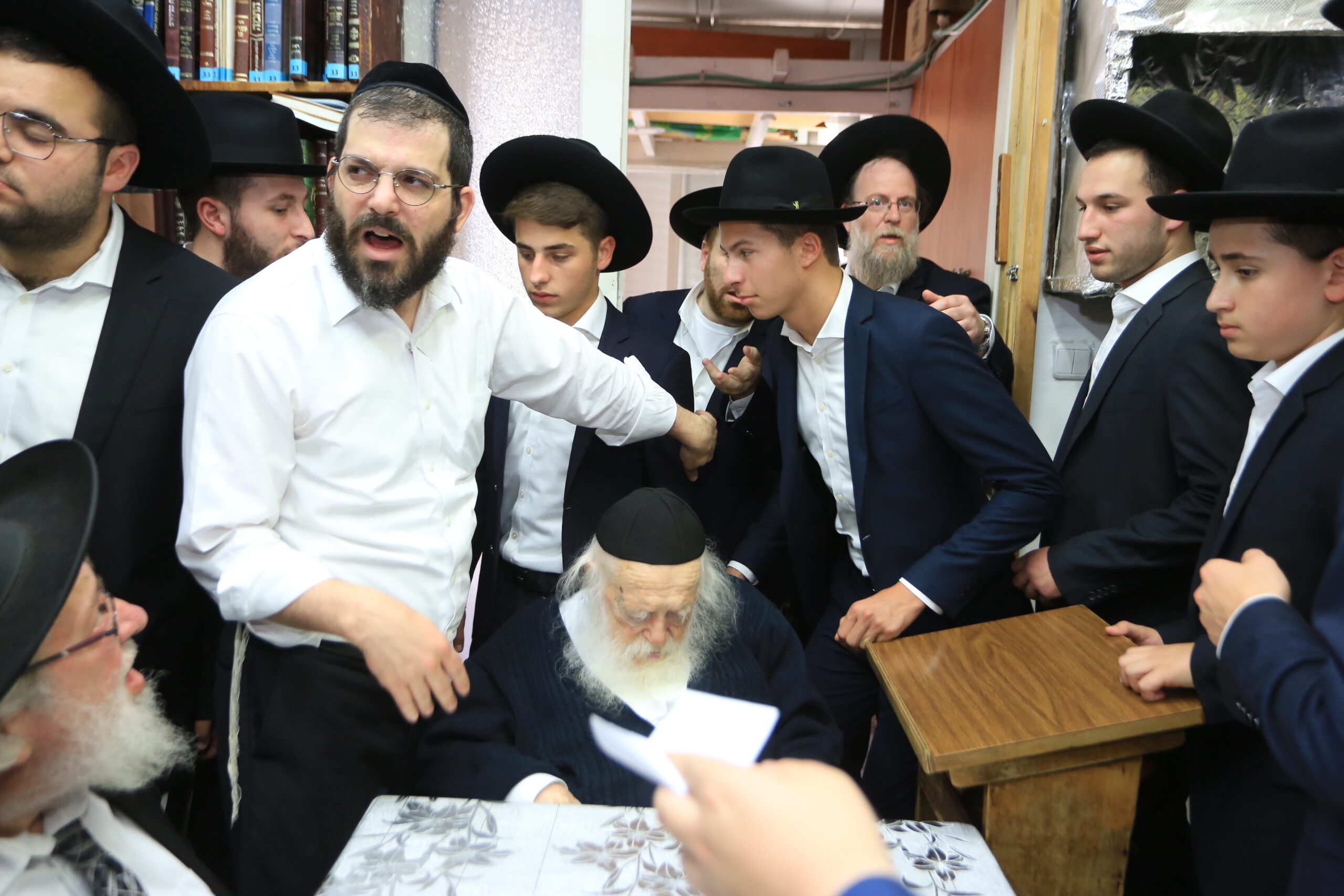 The talmidim making a siyum by hagaon Reb Chaim Kanievsky - Bais ...